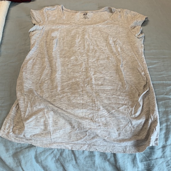 Bundle of 3 size medium maternity t-shirts - Picture 4 of 6